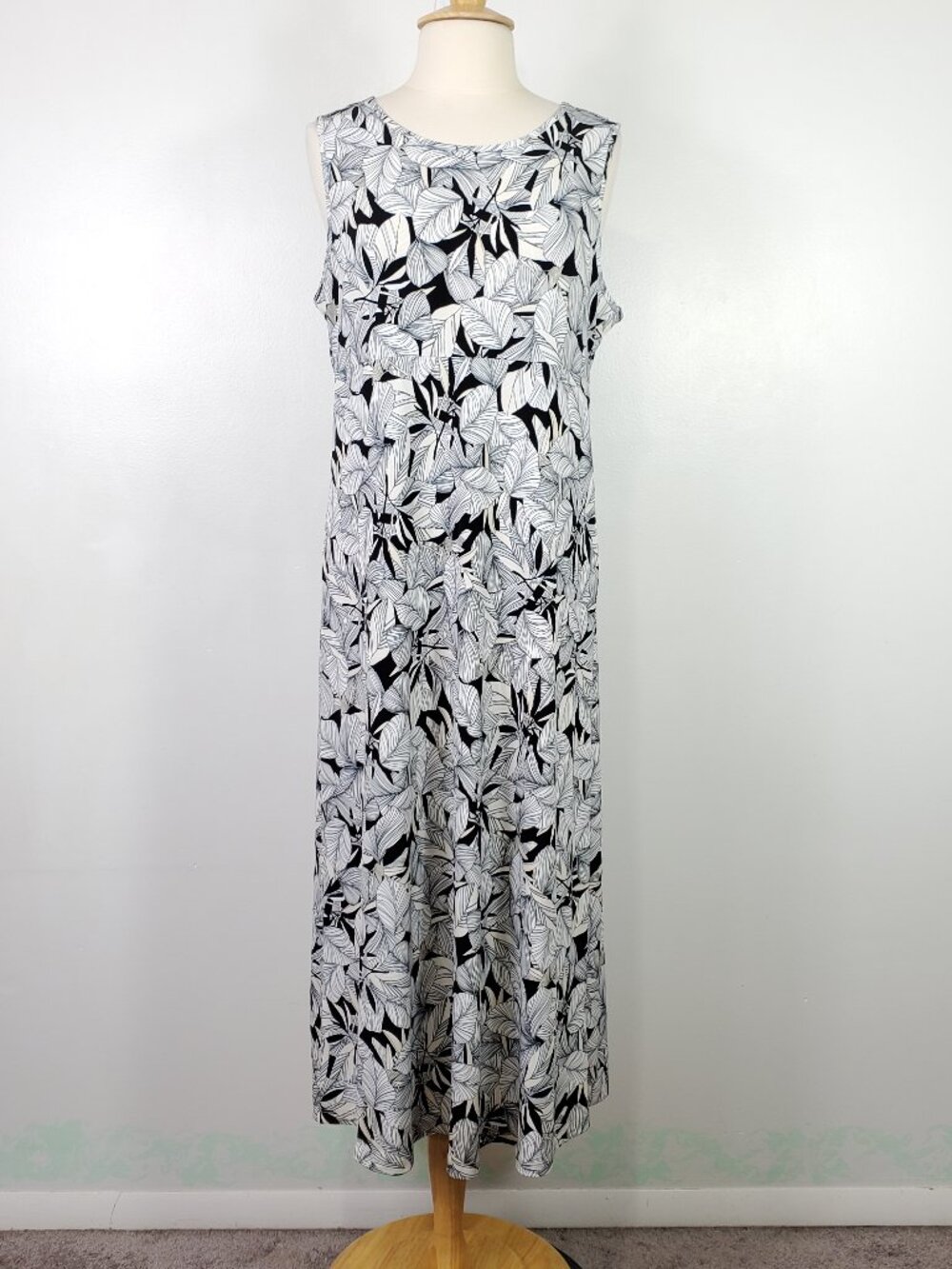 Christopher & Banks Sleeveless Stretchy Empire Waist Pattern Midi Dress Size L